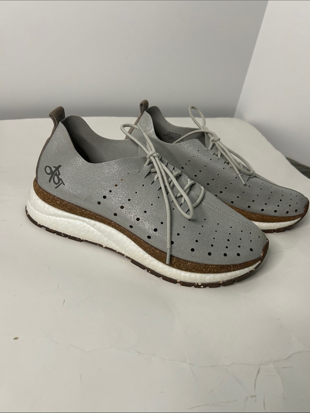 Women’s OTBT Alstead sneaker in silver ❤️